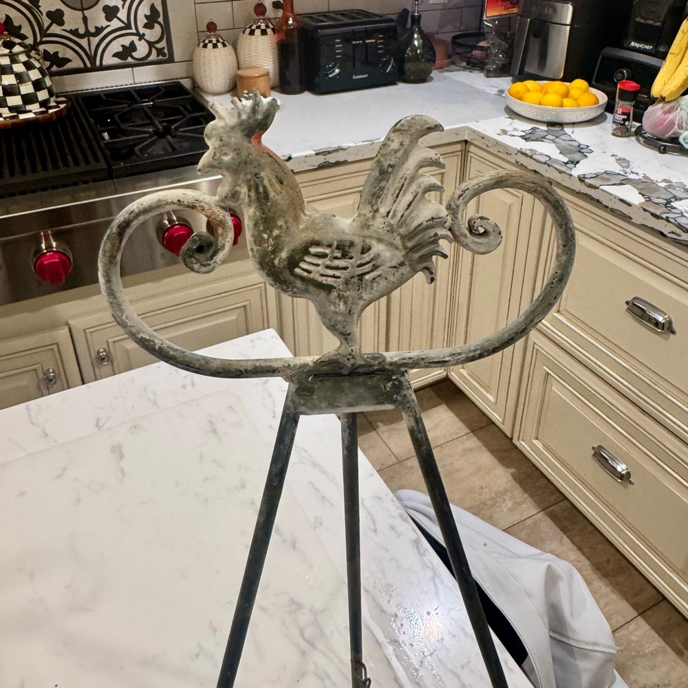 Rustic Metal Rooster Easel - Picture 2 of 8